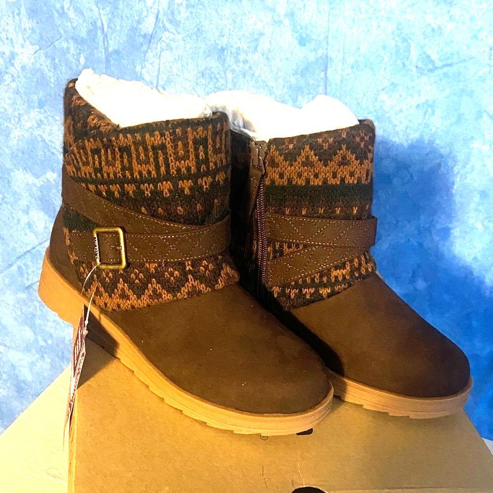 Muk Luks Brown and Tan Knit Cuff Boots sz 6w, SL2-129s008